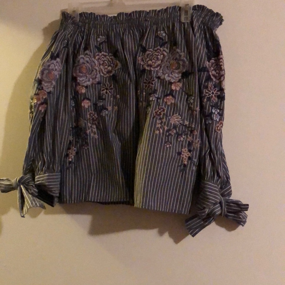 Off the shoulder top/ floral